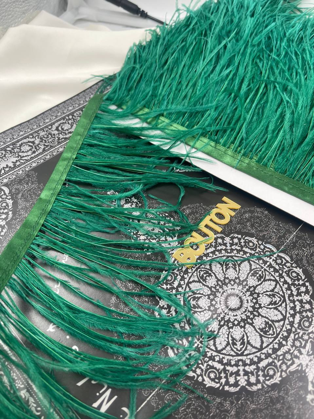 Перо зеленое