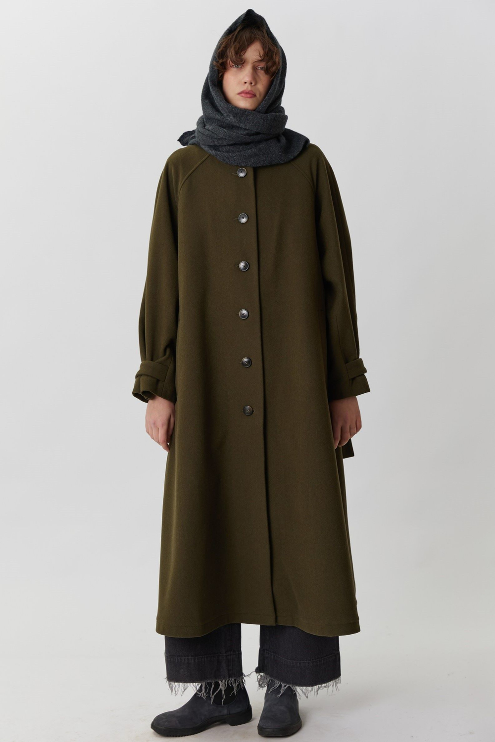 Объемное пальто зеленого цвета