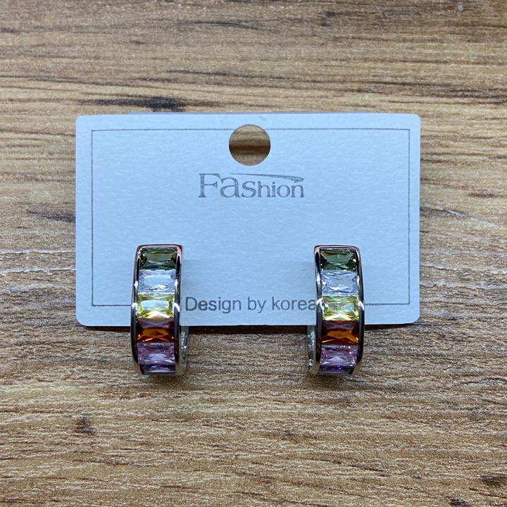 Серьги англ.заст. Овал Циркон 6 кристаллов цвет ассорти 6 х 18 мм металл серебристый