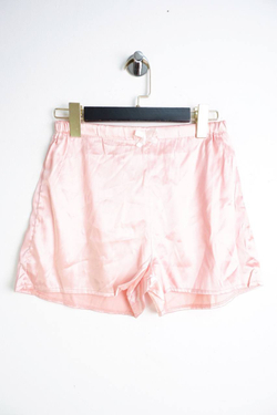 Шорты нежного цвета атласные, визуально на 42 размер, новые