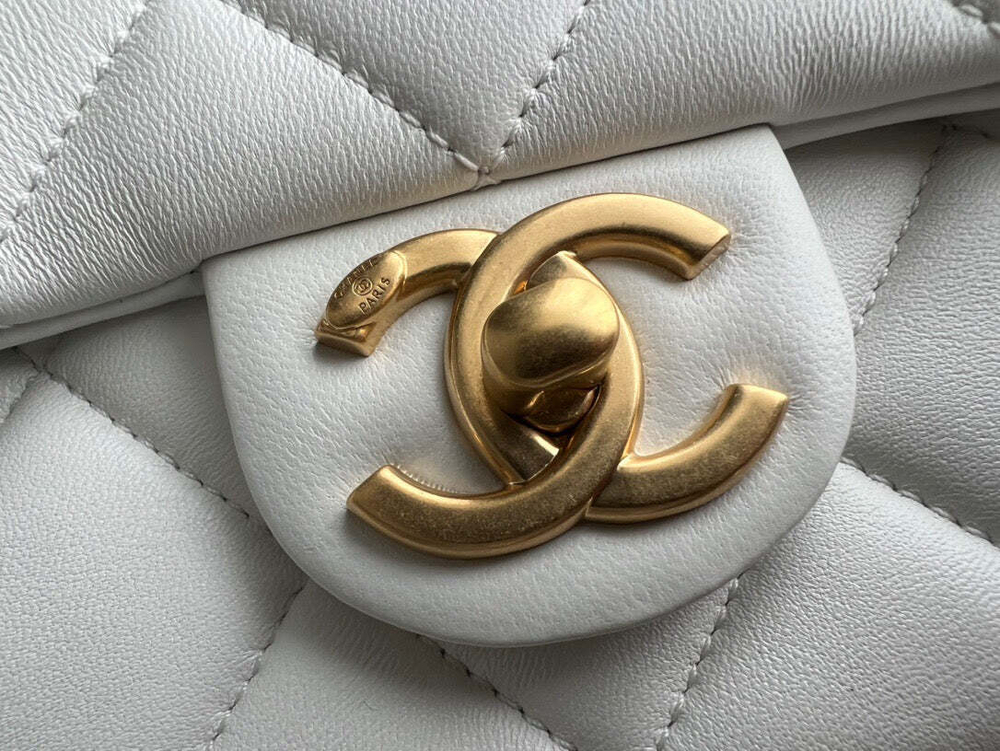 Chanel Flap 18 cm