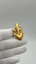 Брошь Fleur-de-Lys с сердцем