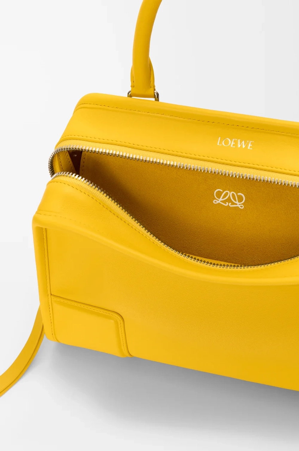 Loewe Маленькая сумка Amazona 180 из мягкой телячьей кожи, желтый