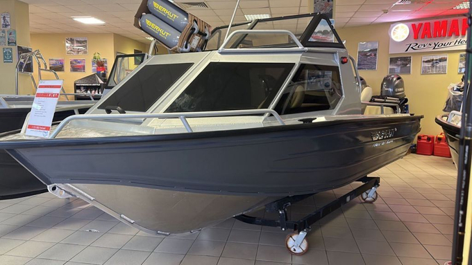 Лодка BERKUT M-HT в наличии. Вариант 1