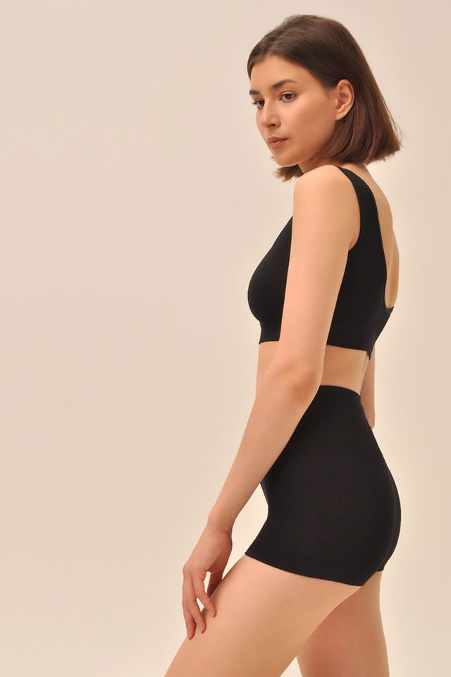 Трусы-шорты с плетением косичка черного цвета