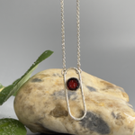 Колье Fork вертикаль с вишневым янтарем