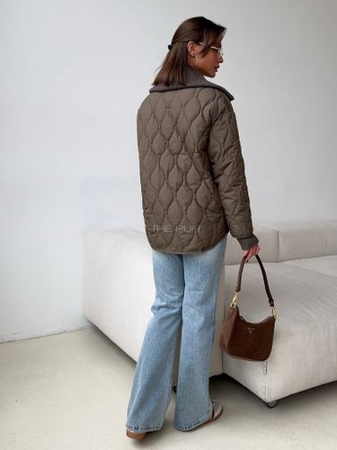 Женская стеганая куртка в цвете хаки