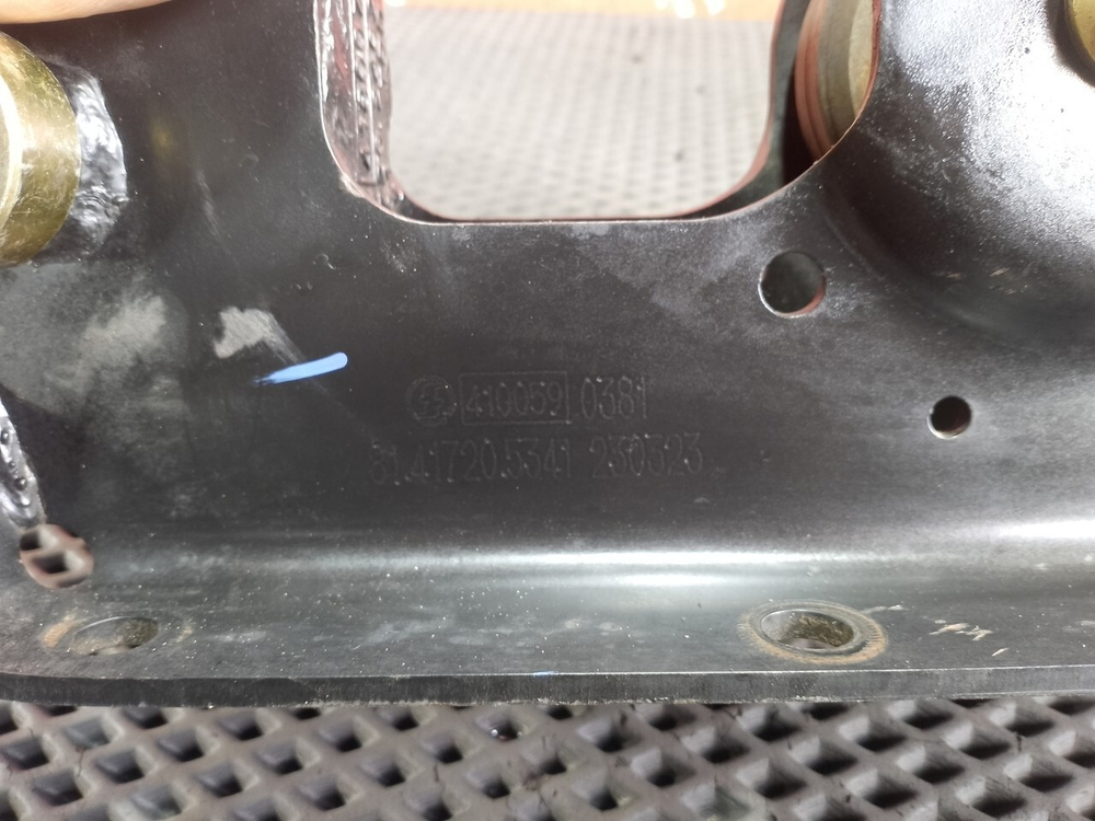 Кронштейн торсиона кабины левый 2024г.