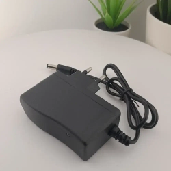 Универсальное зарядное устройство для лазерного уровня нивелира