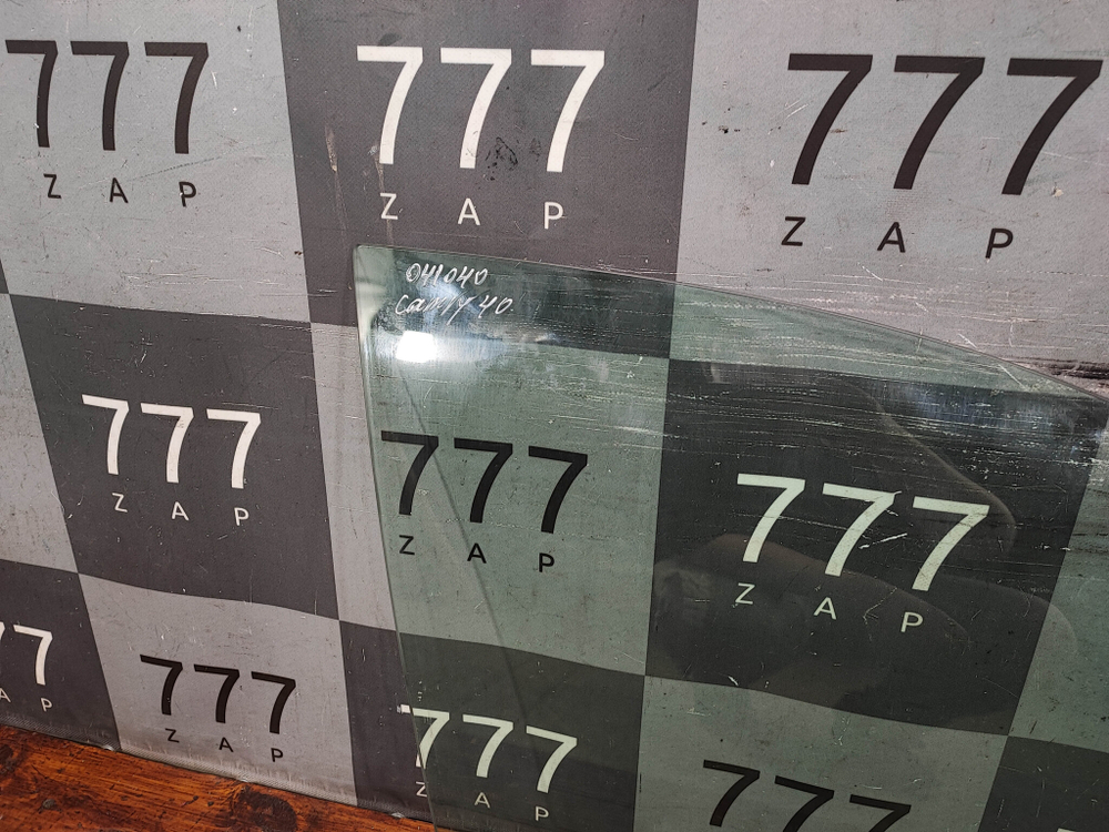 Стекло двери передней правой Toyota Camry (XV40) 06-11 Б/У Оригинал 6810133130