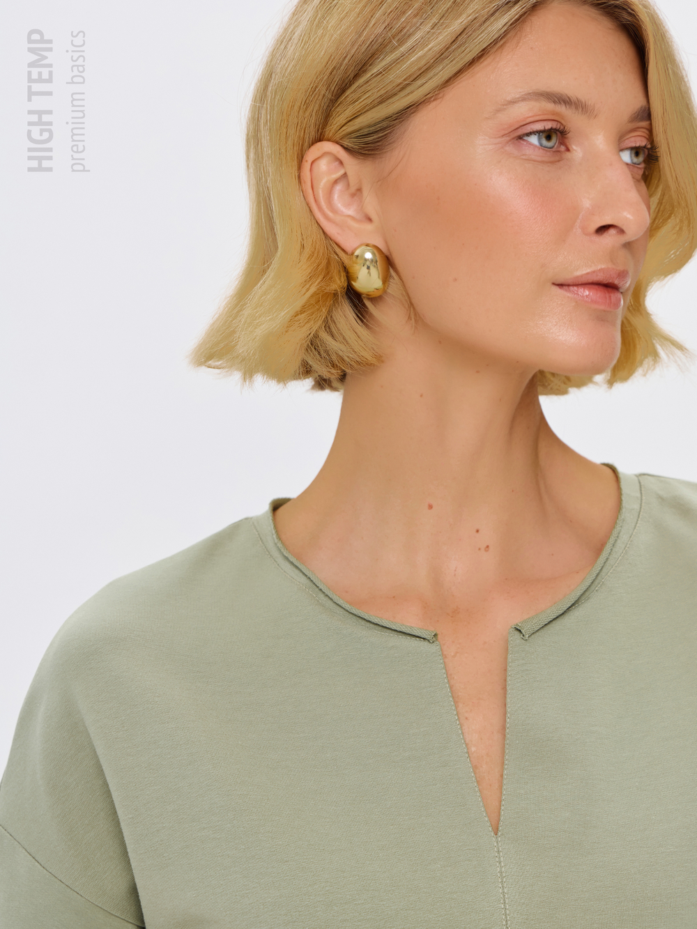 Плотная футболка из футера 2-нитки с V-вырезом HIGH TEMP