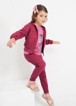 толстовка с брюками и футболкой