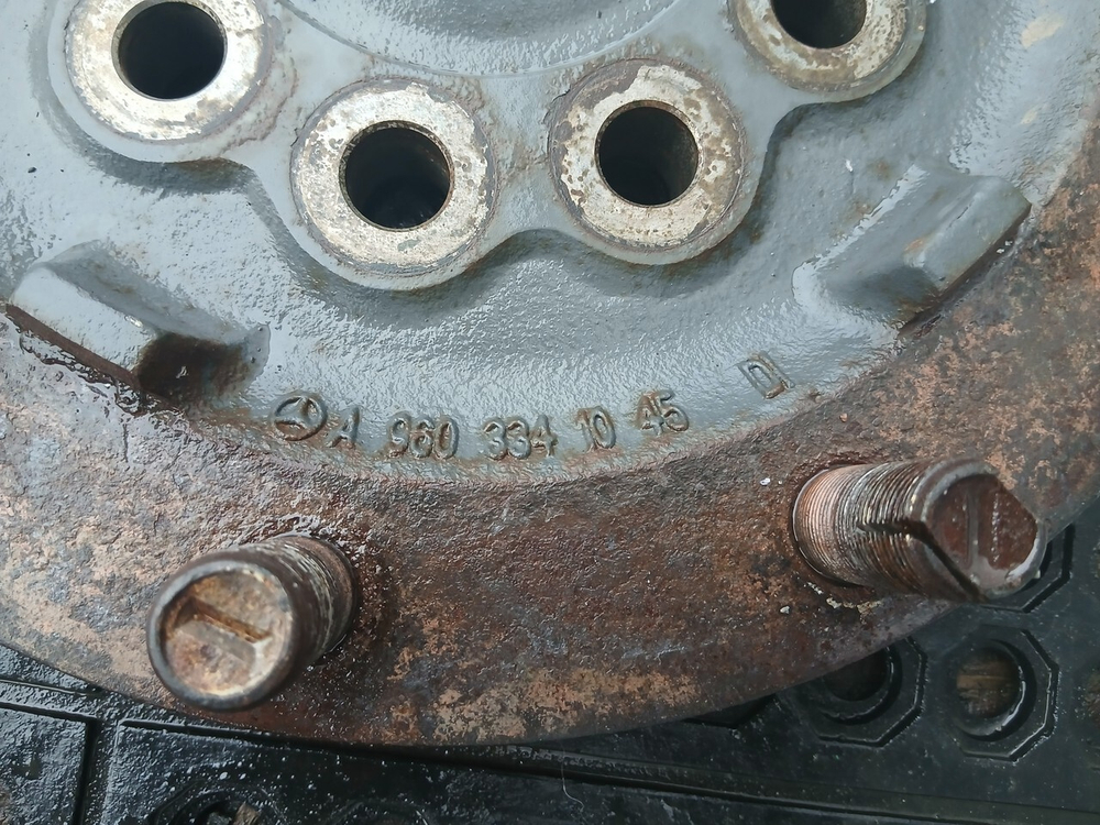 Фланец ступицы передней