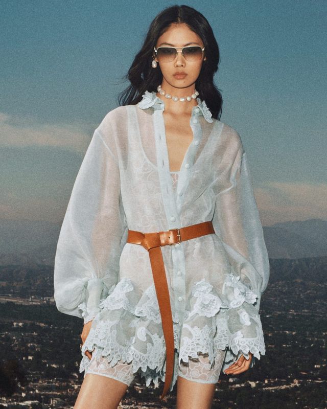 Платье мини бирюзовое с кружевом