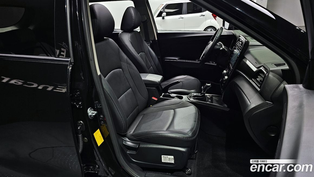 KG Mobility (Ssangyong) Very New Tivoli Бензин 1.5 2WD (01.2020)