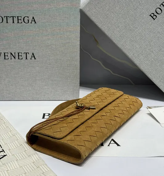 Клатч Bottega Veneta Andiamo