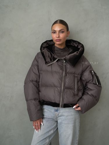 Шоколадный пуховик с бархатными вставками