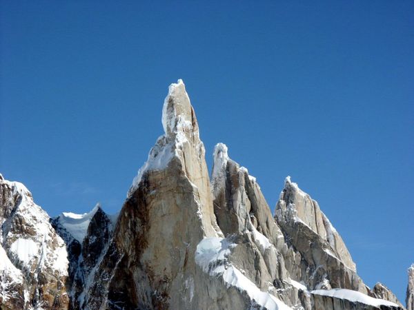 Башня на краю света: почему Cerro Torre манит и пугает?