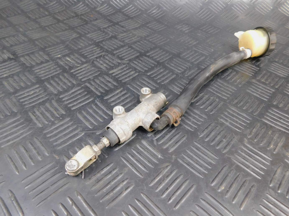 Цилиндр заднего тормоза Kawasaki ZZR 400 98 053090