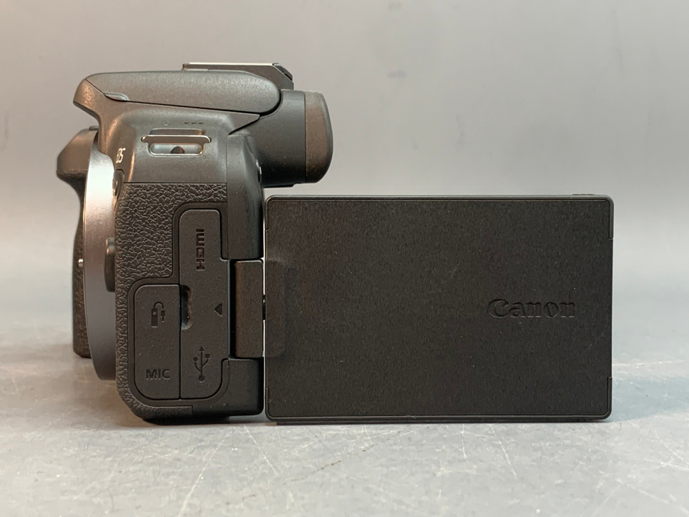 Canon EOS R10 Kit RF-S 18-45mm F4.5-6.3 IS STM 4000 кадров