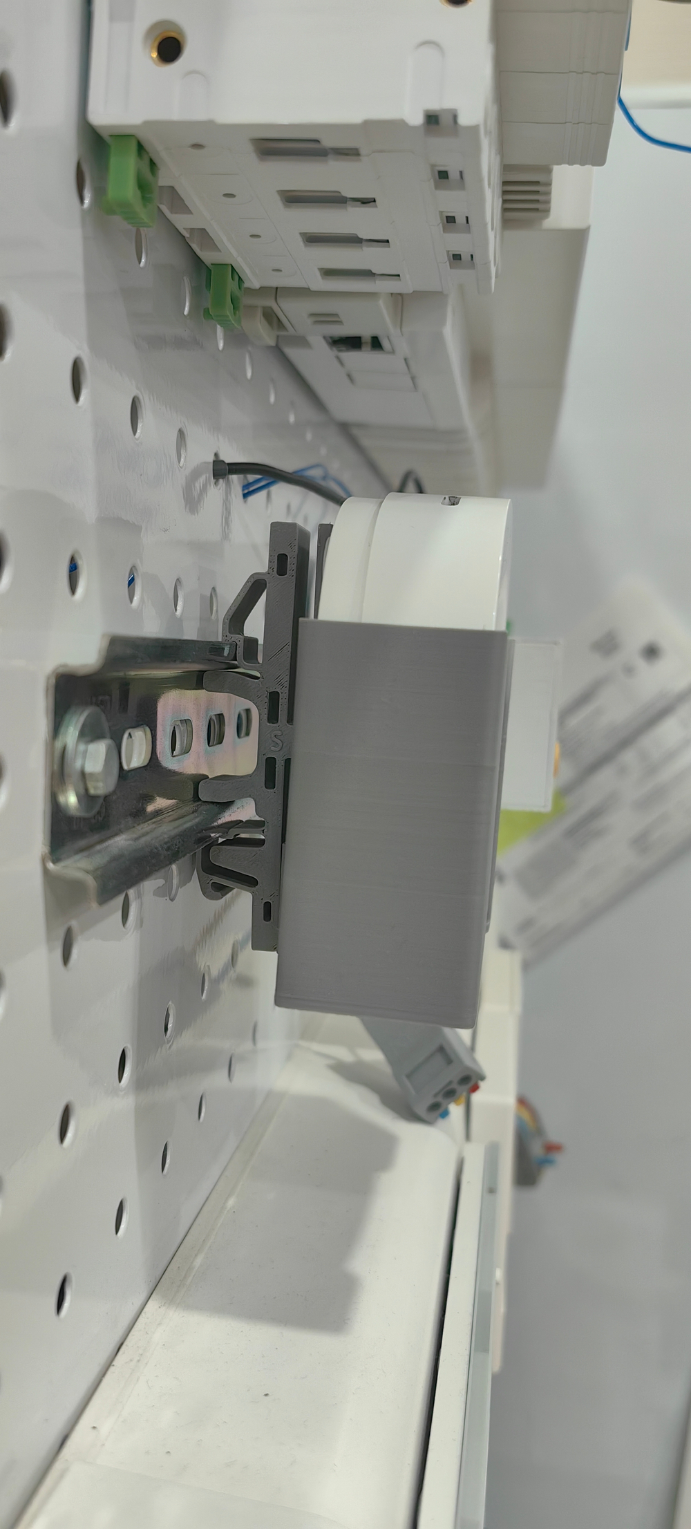 Крепеж на DIN-рейку Ultra V1