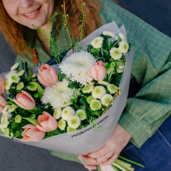 133. Свежий весенний букет с тюльпанами