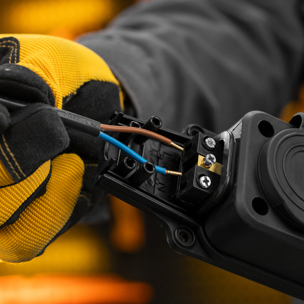 Шнур сетевой Energy Series, ПВС, 1,5 м, 2 x 1,5 мм, с неразборной вилкой, черный, Denzel