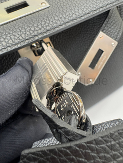Черная сумка Hermes Kelly Messenger PM