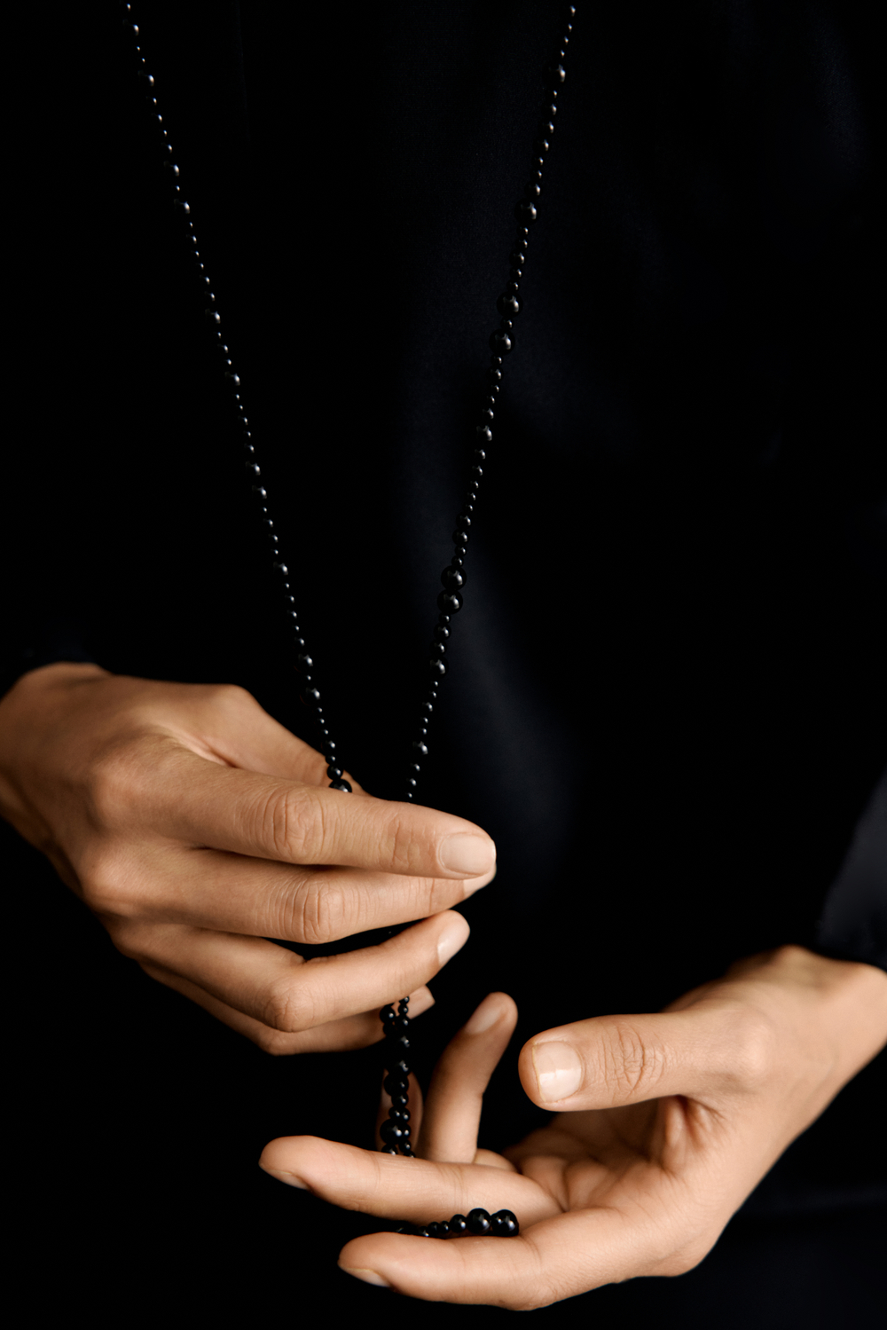 Длинные бусы Alethea из черного агата Loginova x QUARZ