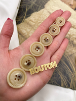 Пуговицы бежевые с прожилками под "Рог"