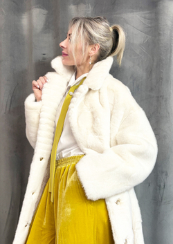 Шуба /белая /классика/ эко мех