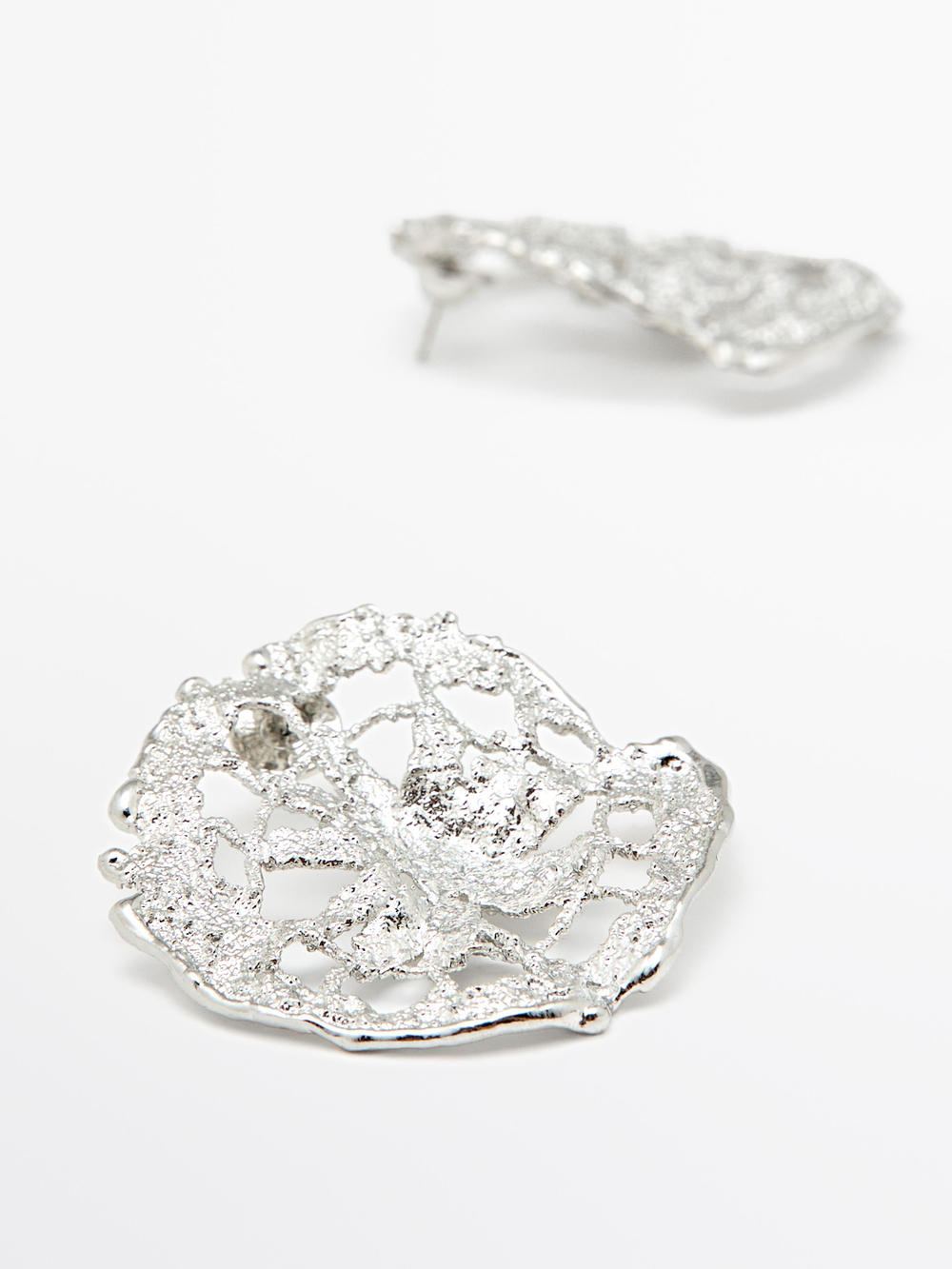 Massimo Dutti Круглые кружевные серьги, серебряный