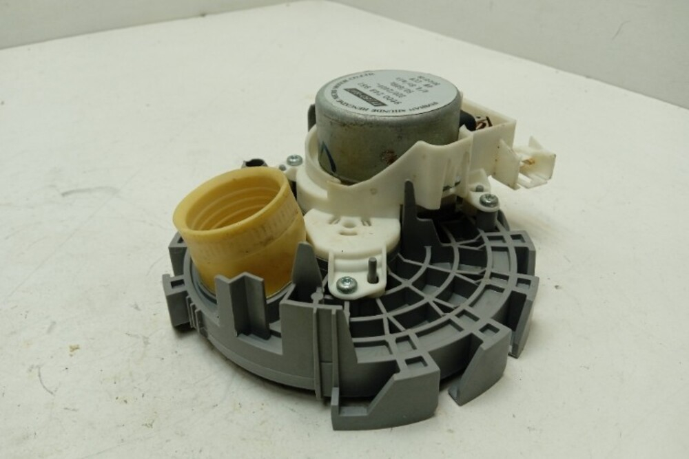 SRV53M00RU/06 ктп18 Распределитель потока для посудомоечной машины Bosch 9000461082 б/у
