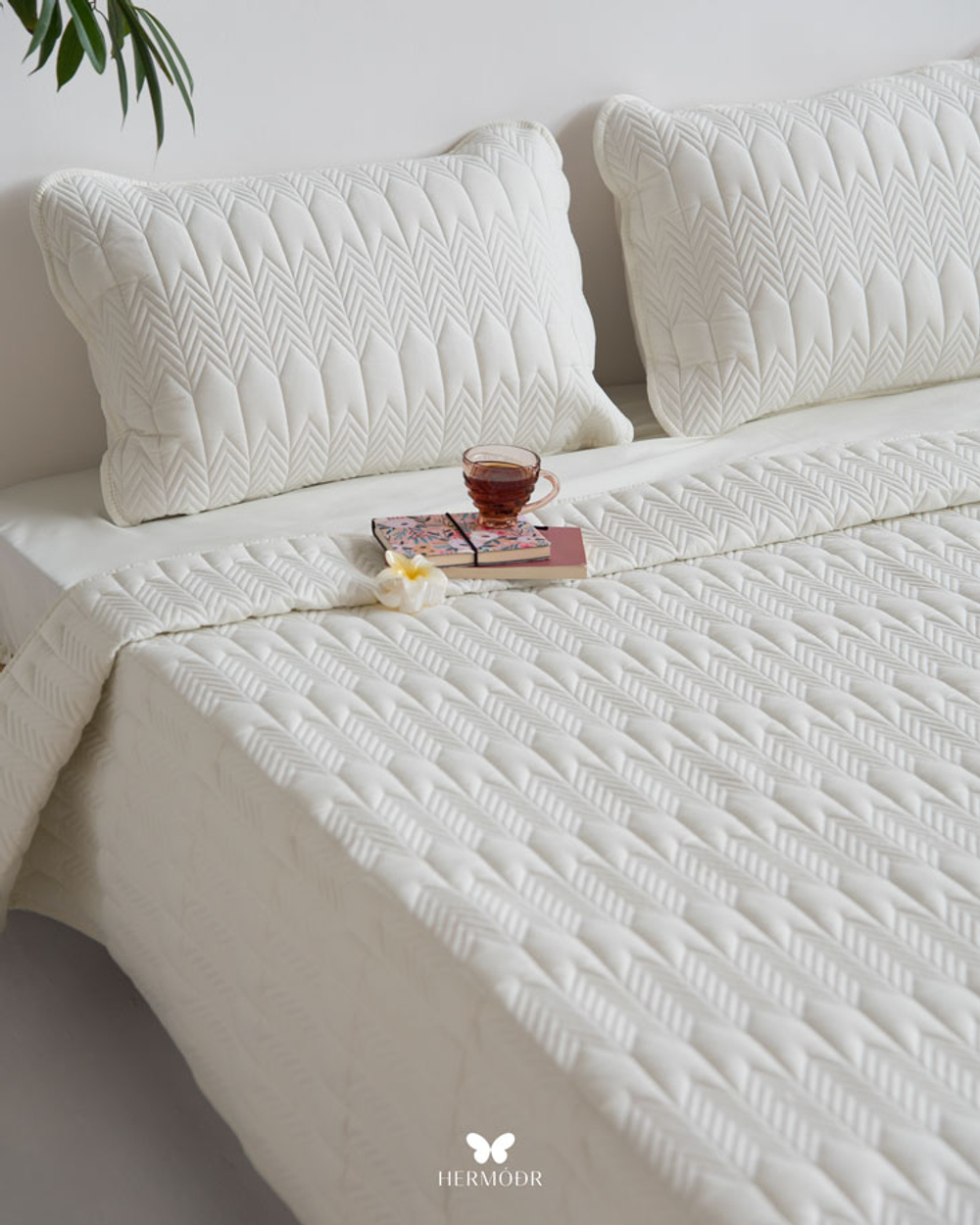 Комплект стеганного покрывала и 2 наволочек Kaj White Hermodr 130220317 Иран