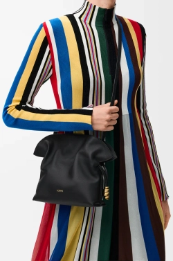 Loewe Мини-клатч Coil Flamenco из телячьей кожи наппа, черный