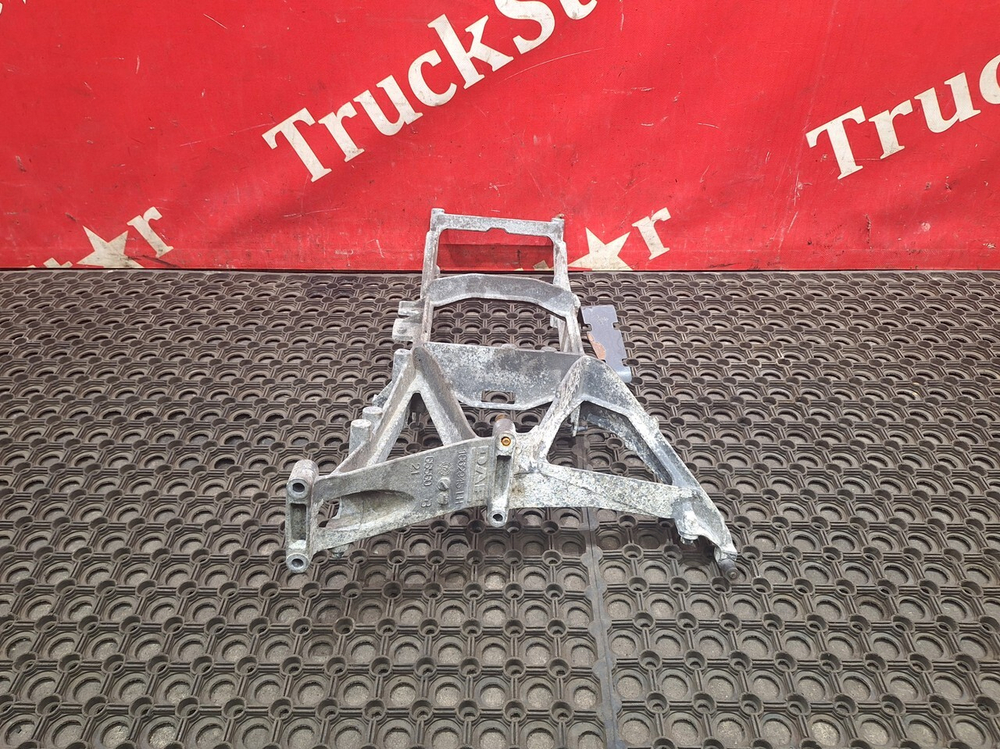 Кронштейн (уценено) фары левой