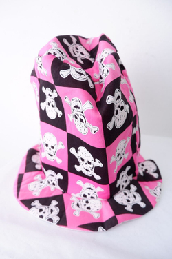 Шапка карнавальная с черепами