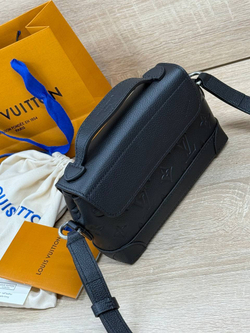 Сумка-мессенджер Louis Vuitton