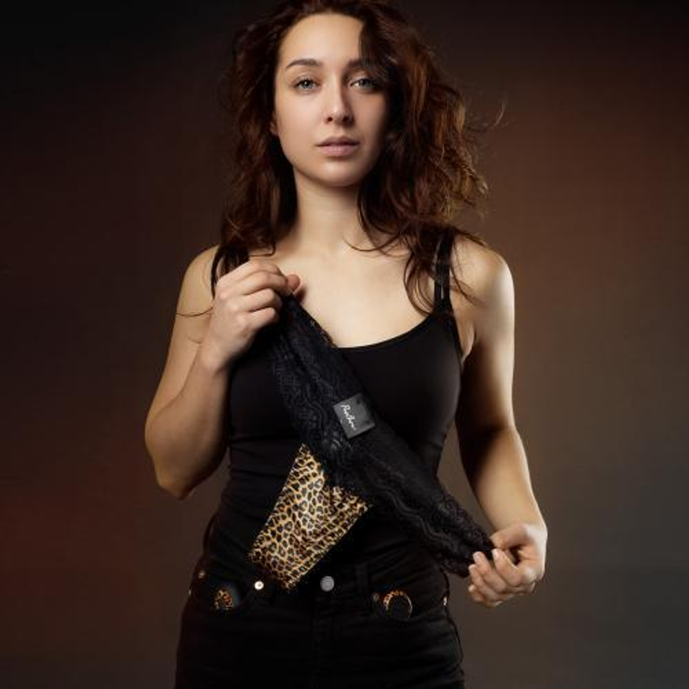 Трусики с вибромассажером Tania для стимуляции клитора  в стильной косметичке