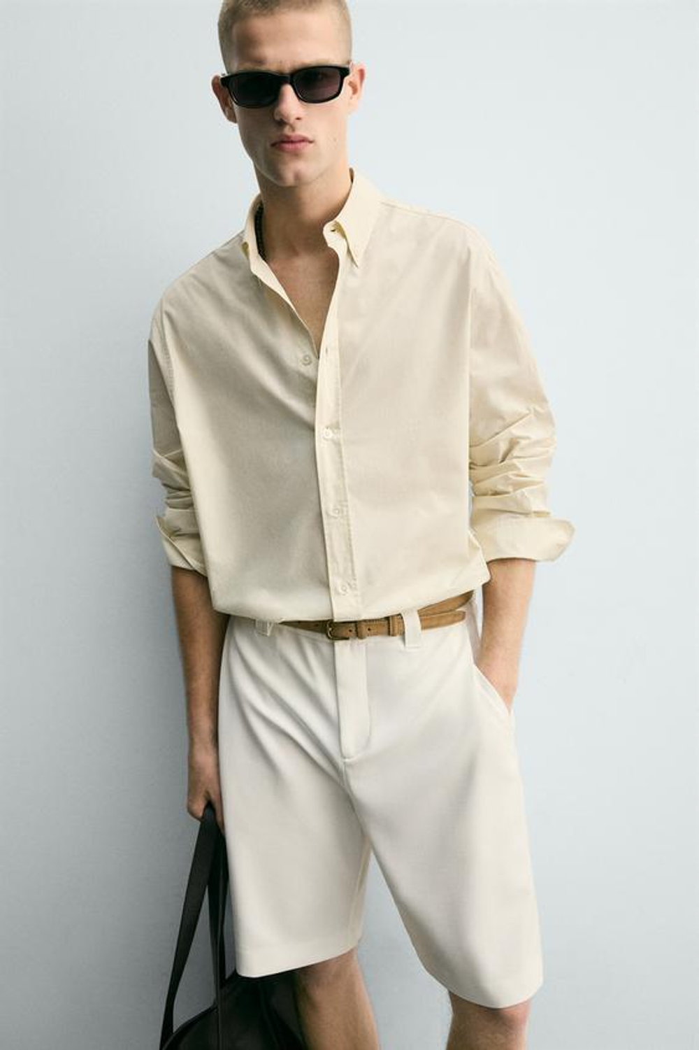 ZARA ШОРТЫ RELAXED FIT С БОКОВЫМИ СКЛАДКАМИ, ЖЕЛТОВАТО-БЕЛЫЙ