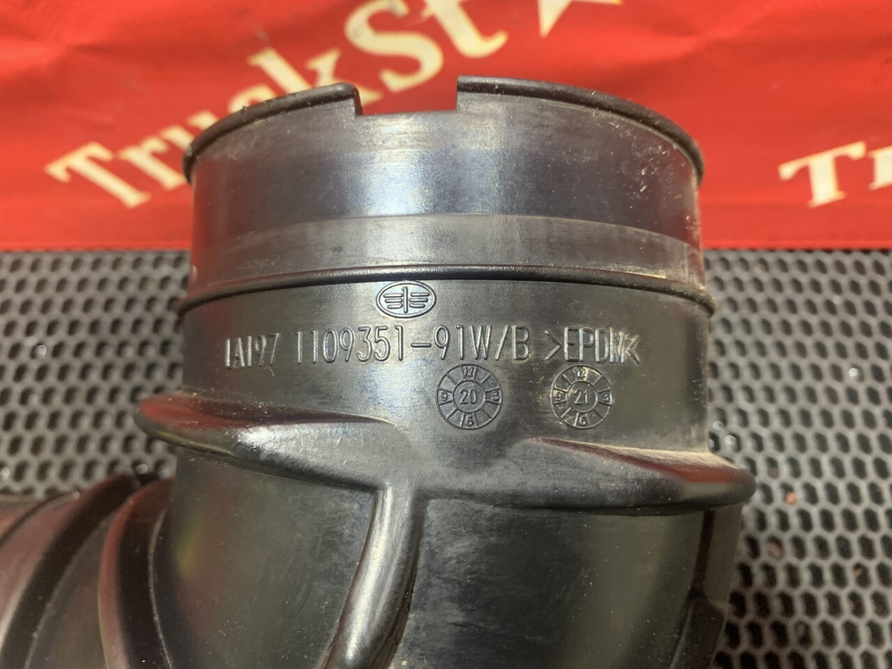 Патрубок воздушного фильтра 2023г