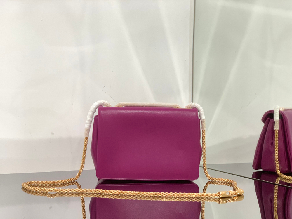 Valentino One Stud Bag with Chain 19 cm
