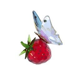 IDYLLIA:BUTTERFLY AND STRAWBERRY