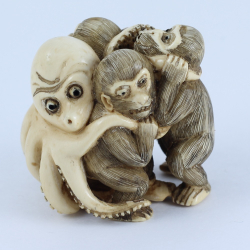 Нэцкэ Осьминог с тремя обезьянами (мамонт)