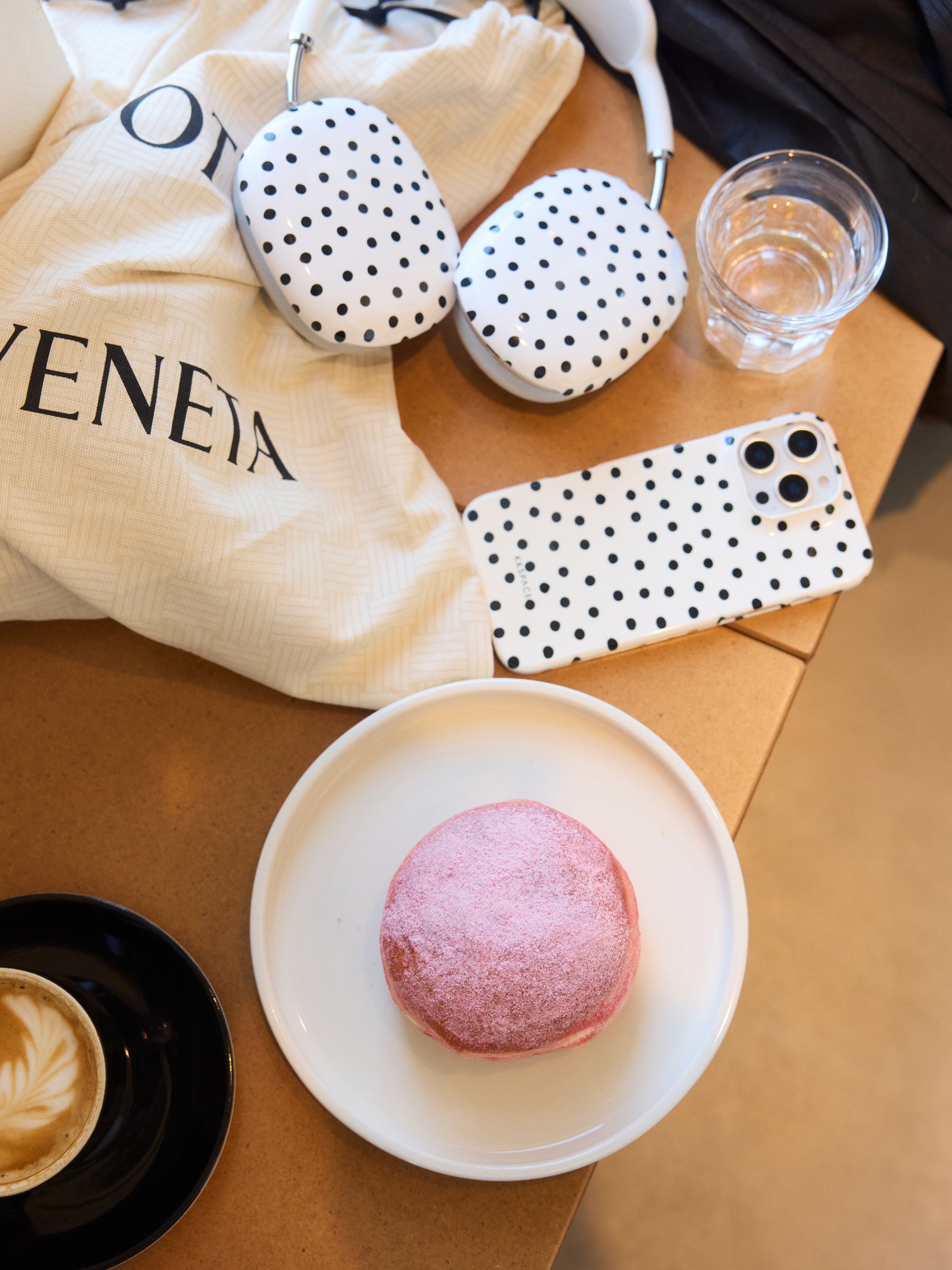 Кейс SPRINKLES (бежевый) для AirPods Max