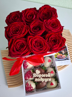 Шкатулка с розами и клубникой