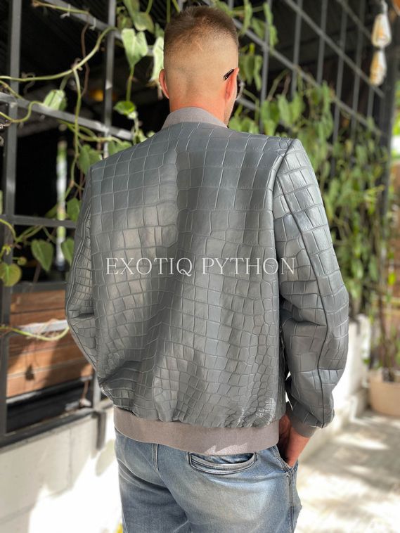 Мужская куртка из кожи крокодила серого цвета бомбер JT-113