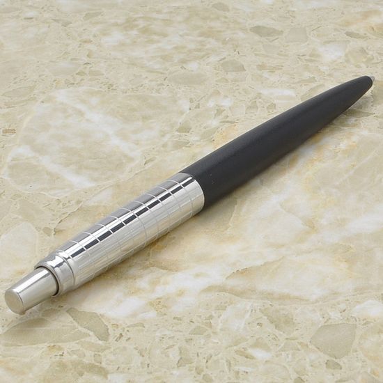 Шариковая ручка Parker Jotter Premium K172, цвет: Satin Black SS Chiseled , стержень: Mblue S0908860