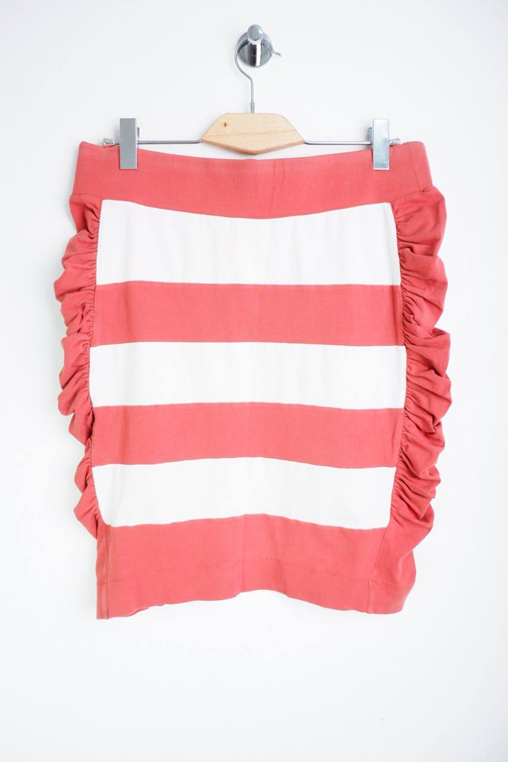 Юбка Emma стильная, визуально на 44 размер