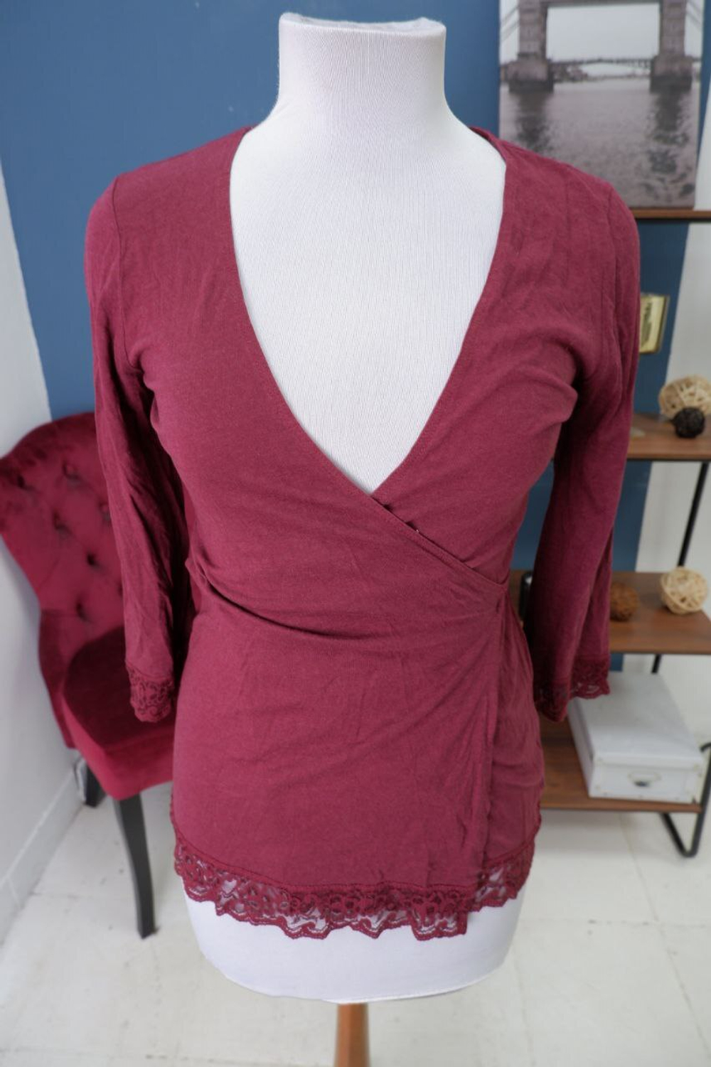 Джемпер с кружевом 40 размер